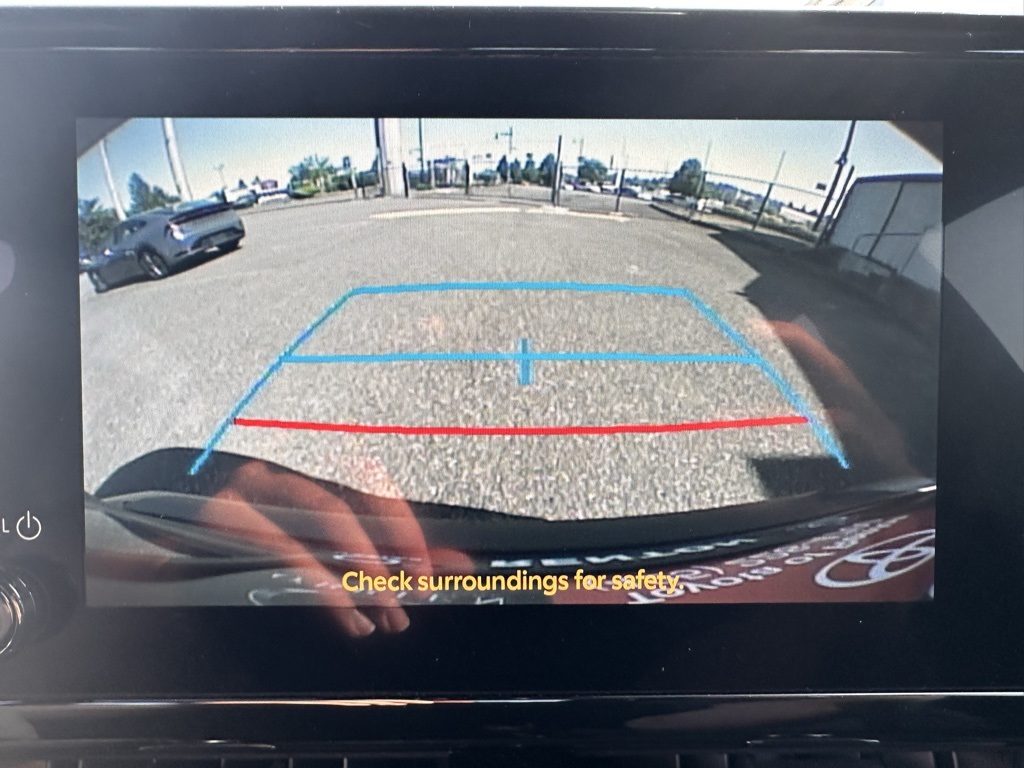 Vehicle image 21 of 25