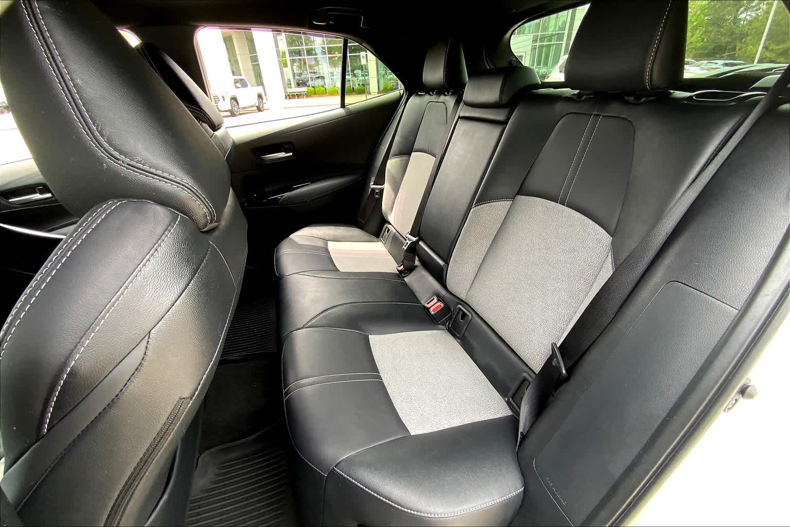 Vehicle image 19 of 32