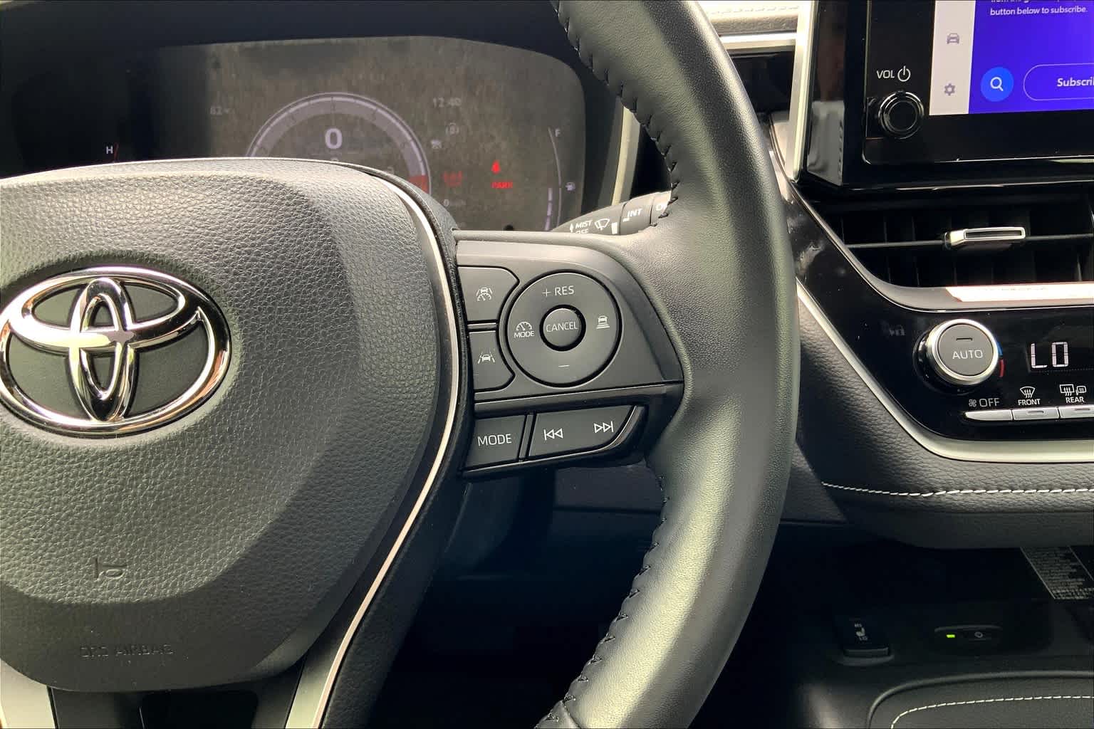 Vehicle image 23 of 32