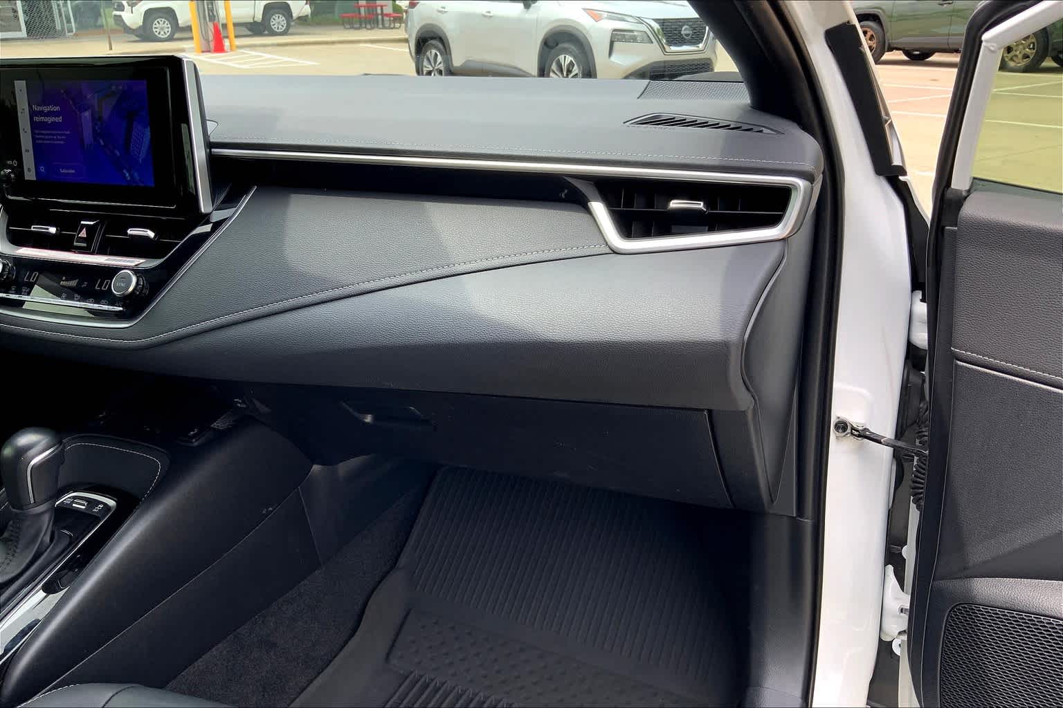 Vehicle image 17 of 32