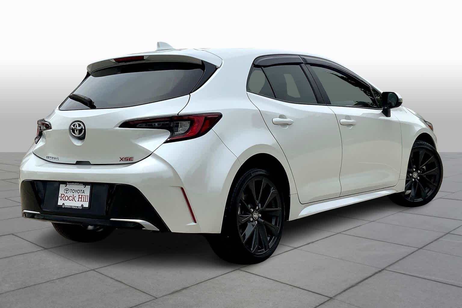 Vehicle image 4 of 32