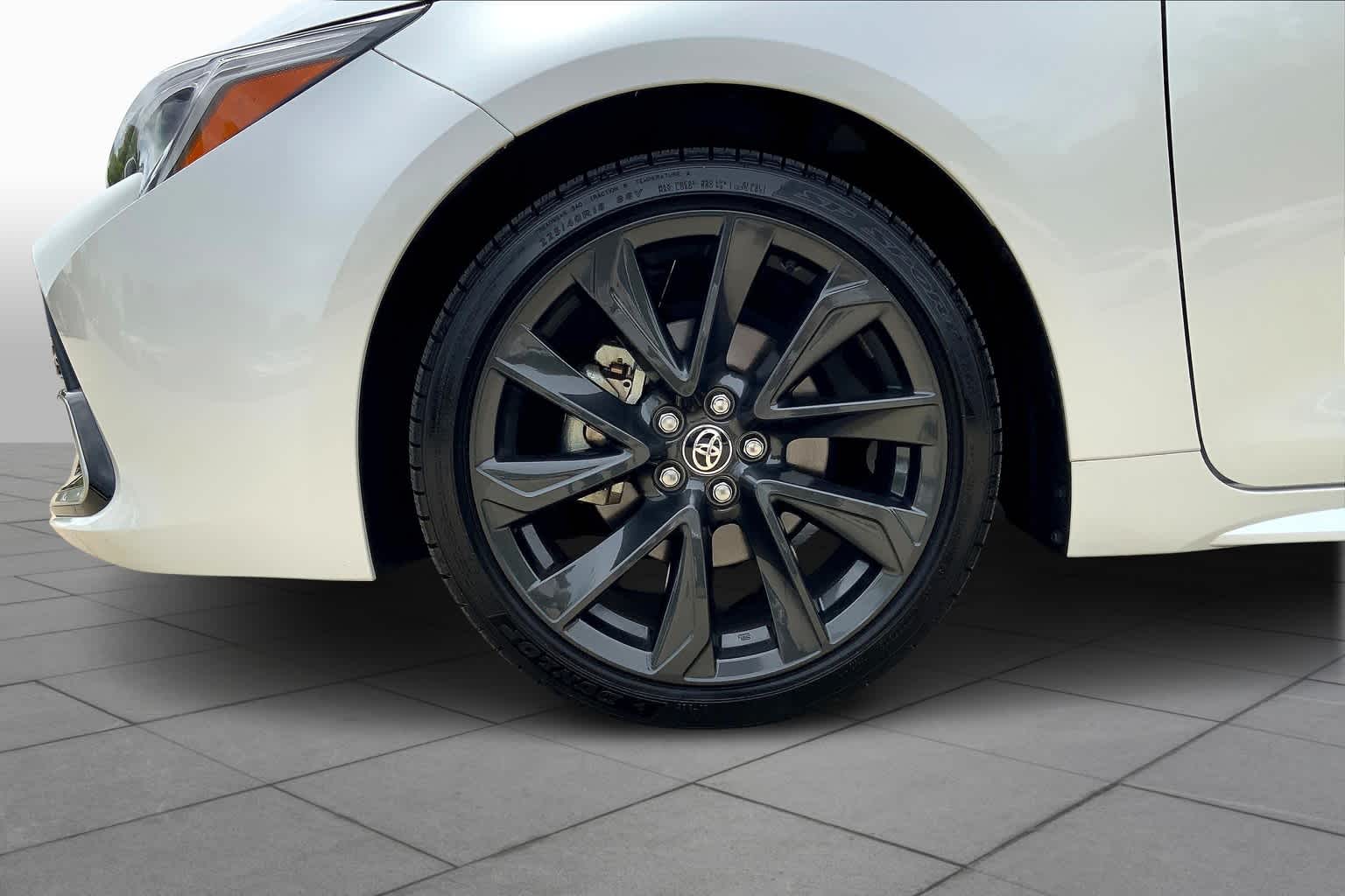 Vehicle image 12 of 32