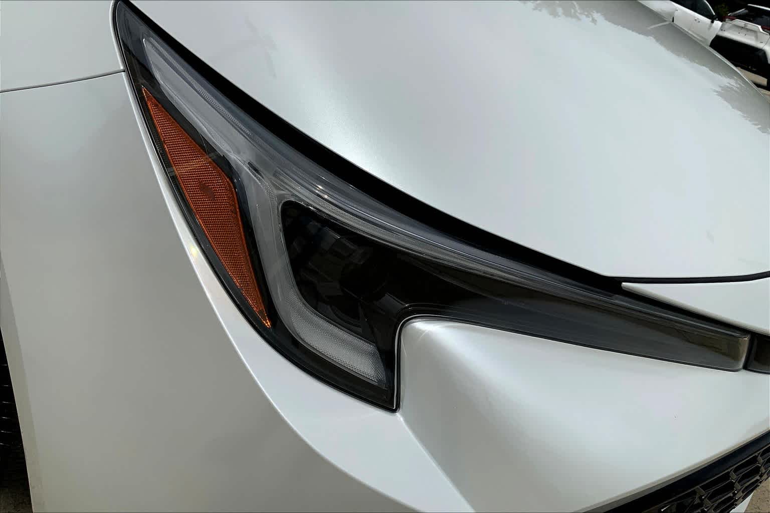 Vehicle image 25 of 32