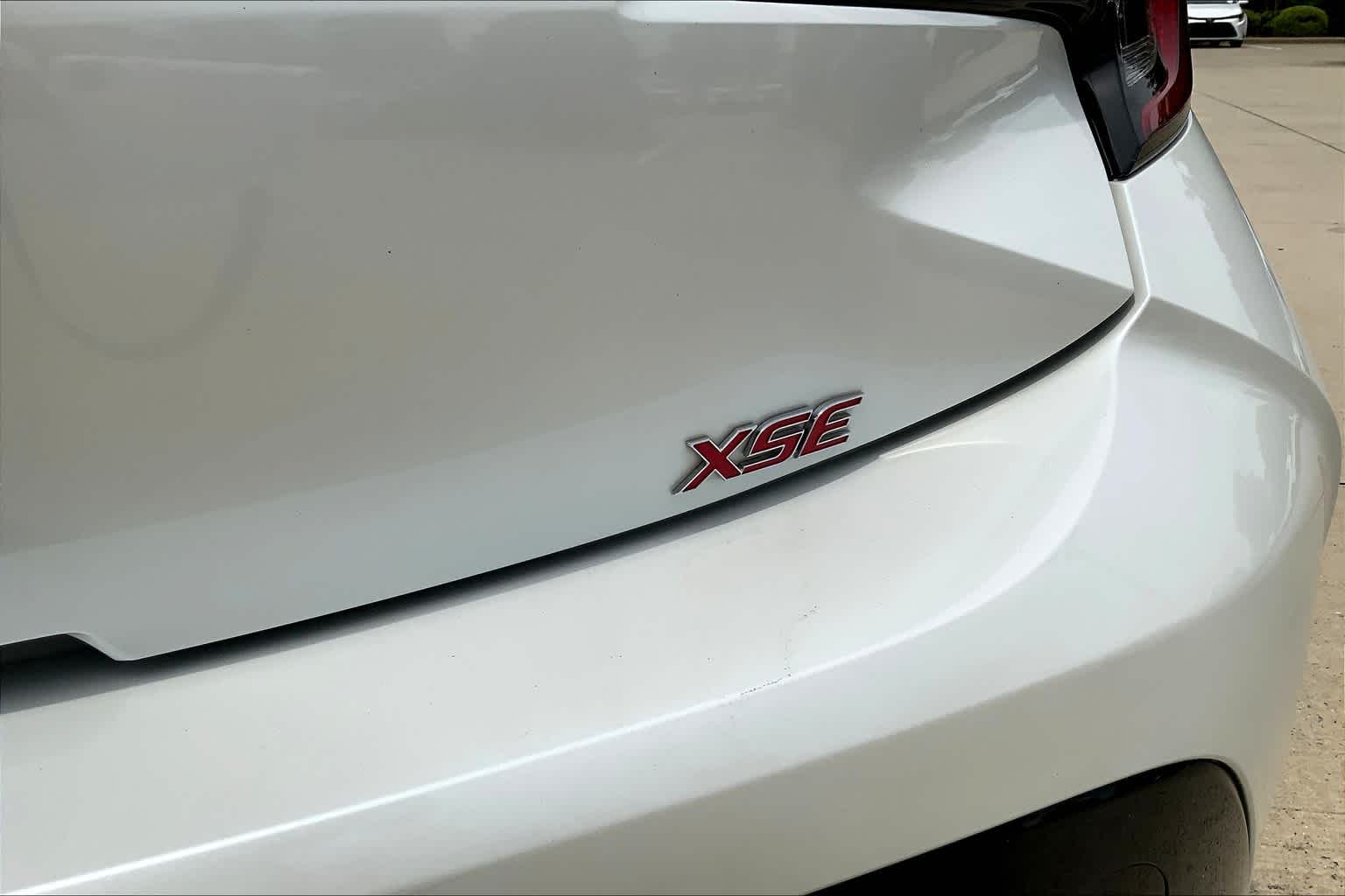 Vehicle image 11 of 32