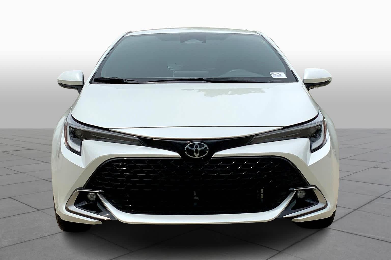 Vehicle image 2 of 32