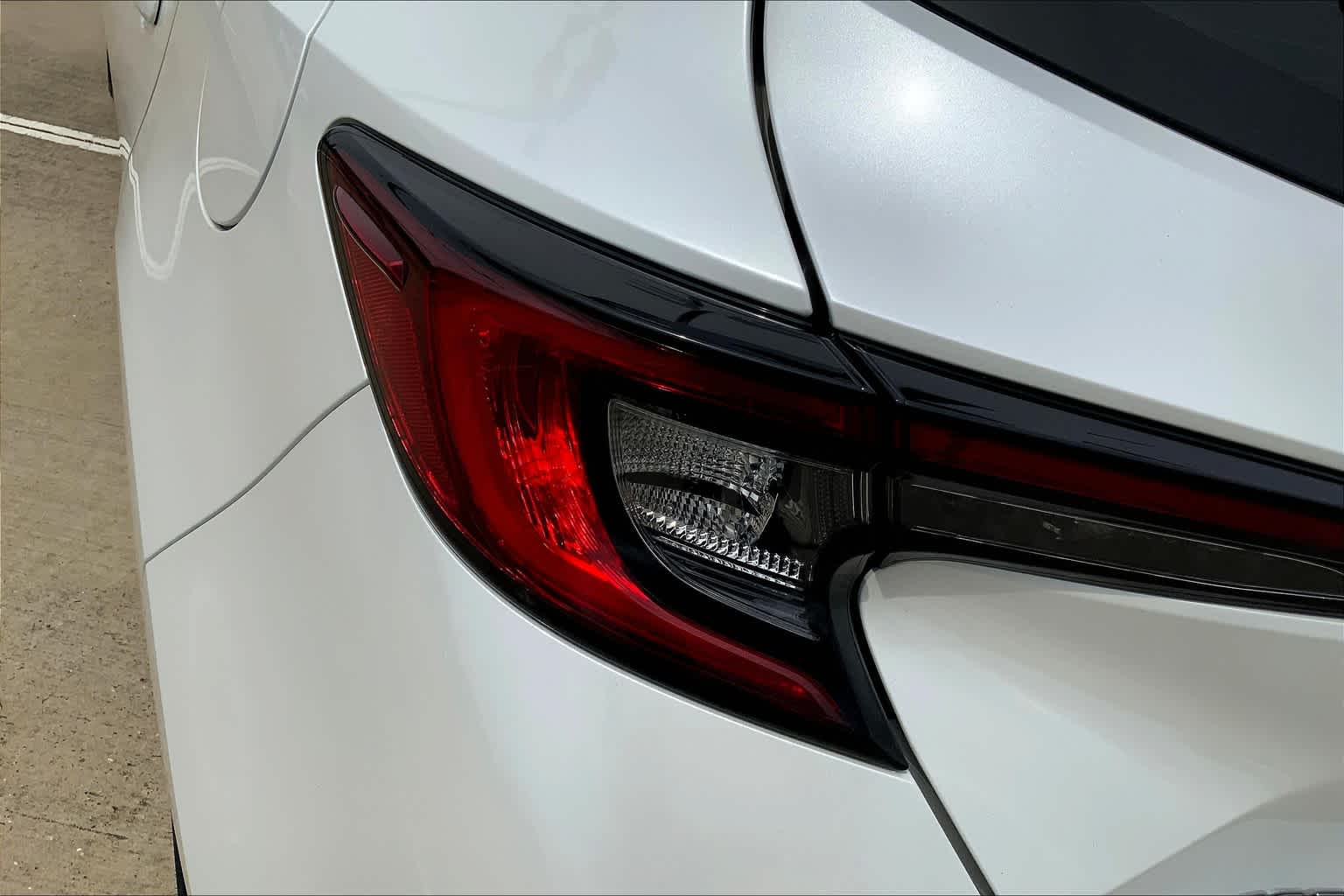 Vehicle image 26 of 32