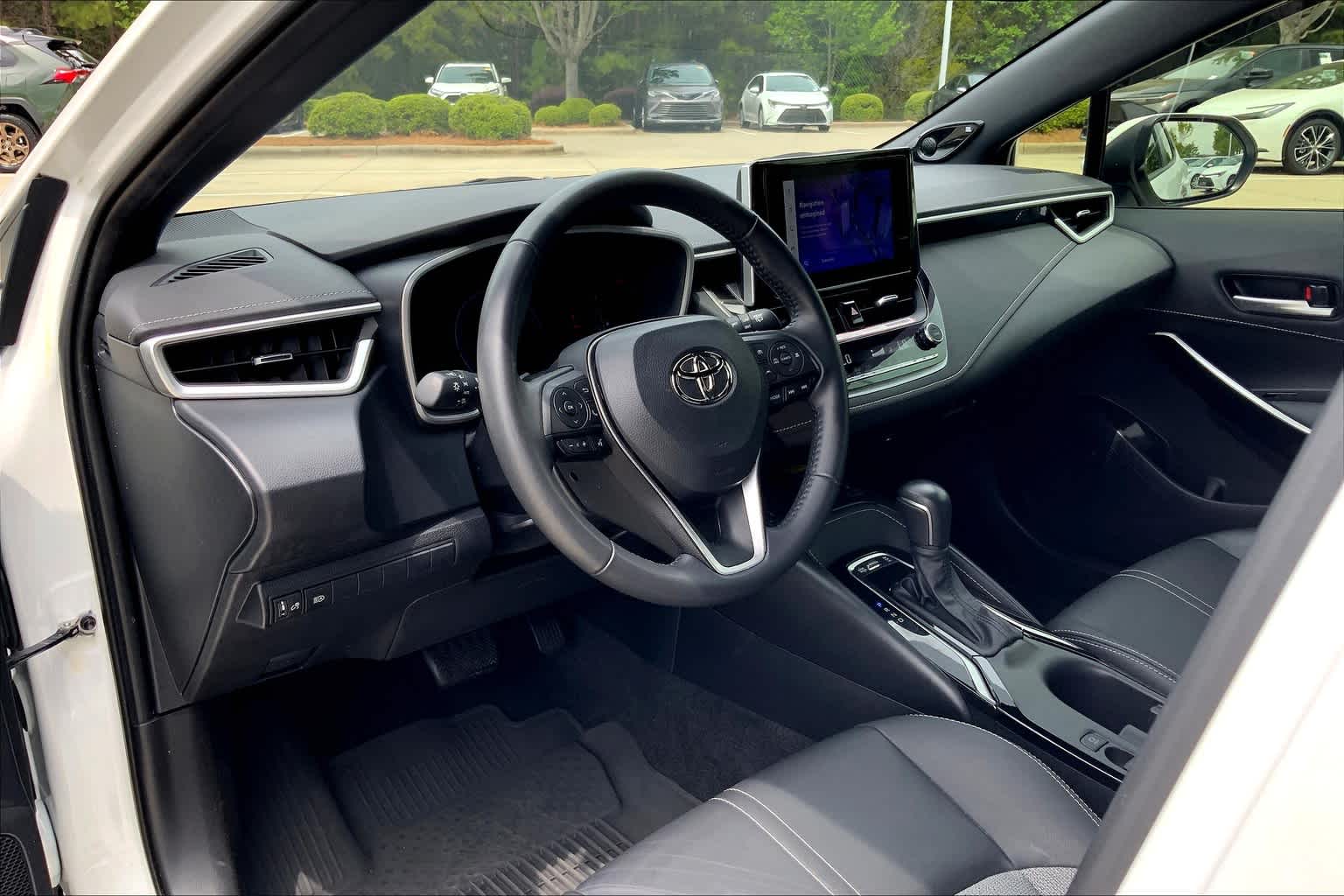 Vehicle image 16 of 32