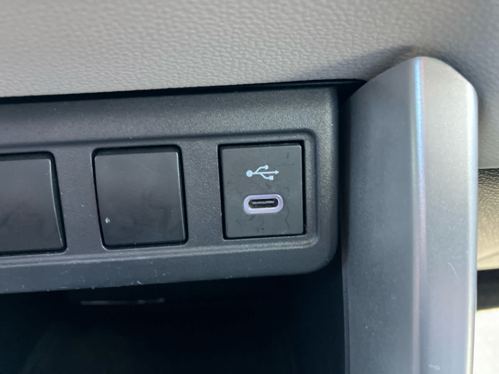 Vehicle image 23 of 30