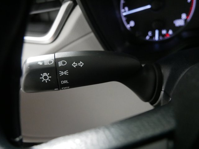 Vehicle image 32 of 36
