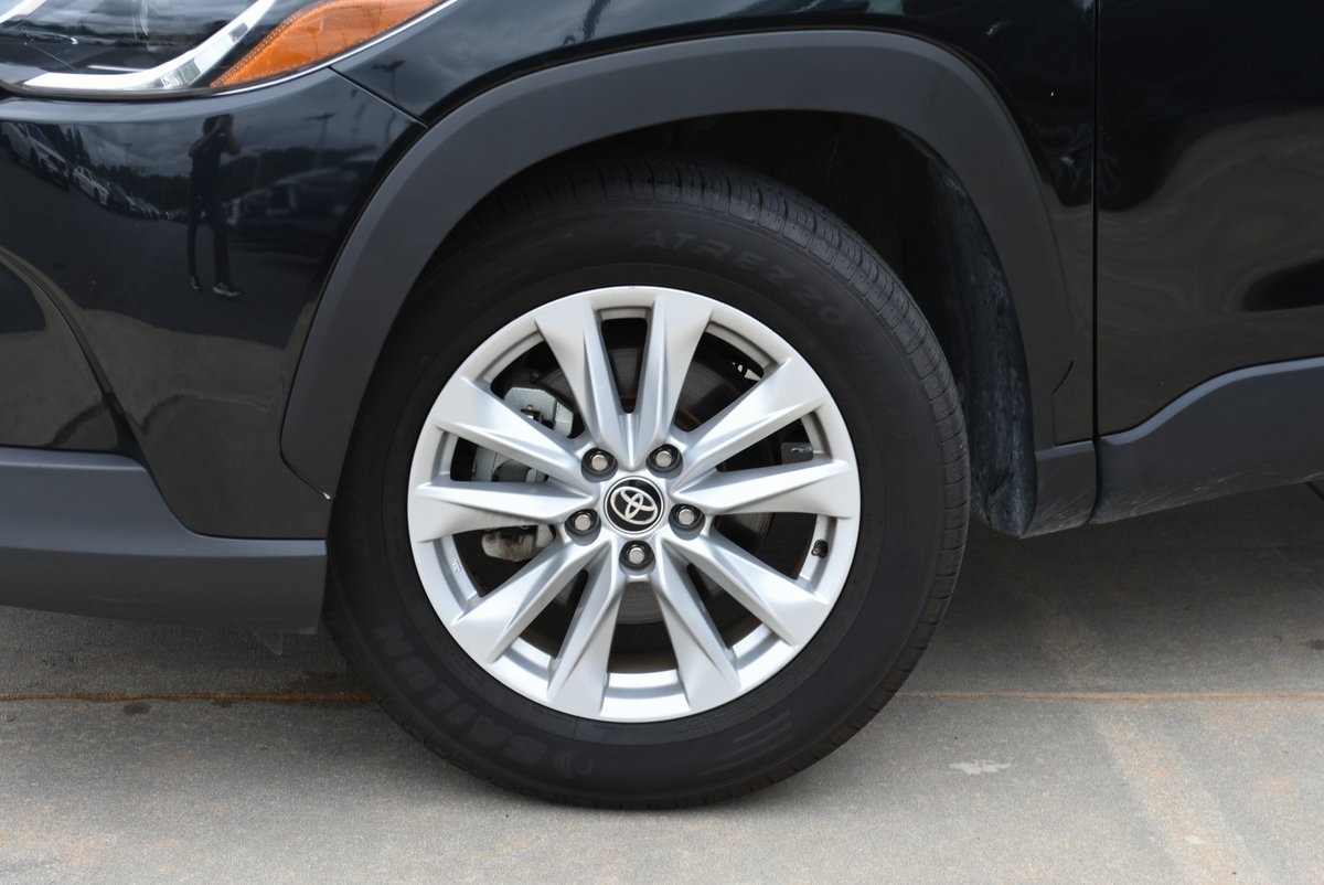 2023 Toyota Corolla Cross LE Image 13 of 35