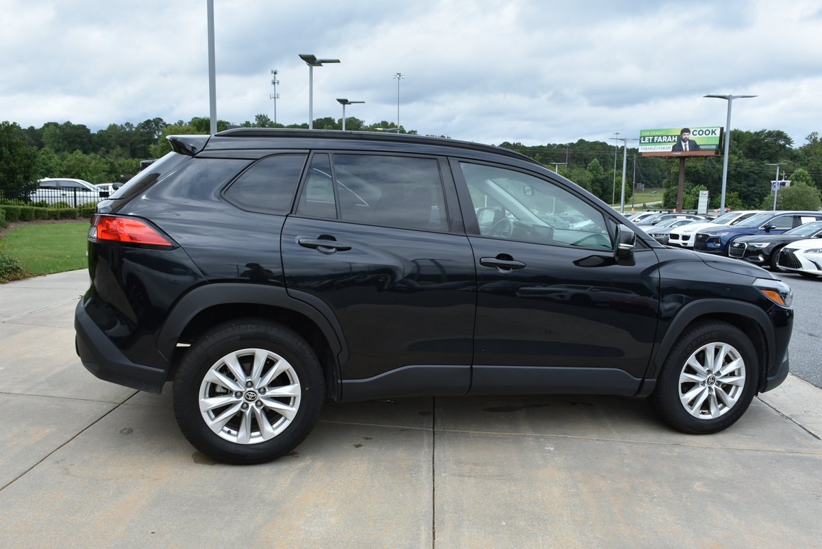 2023 Toyota Corolla Cross LE Image 7 of 35