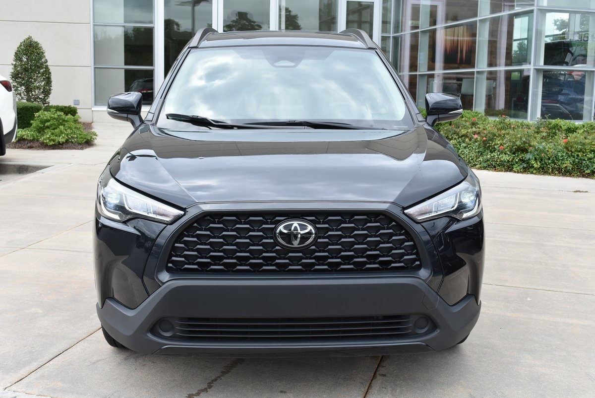 2023 Toyota Corolla Cross LE Image 4 of 35