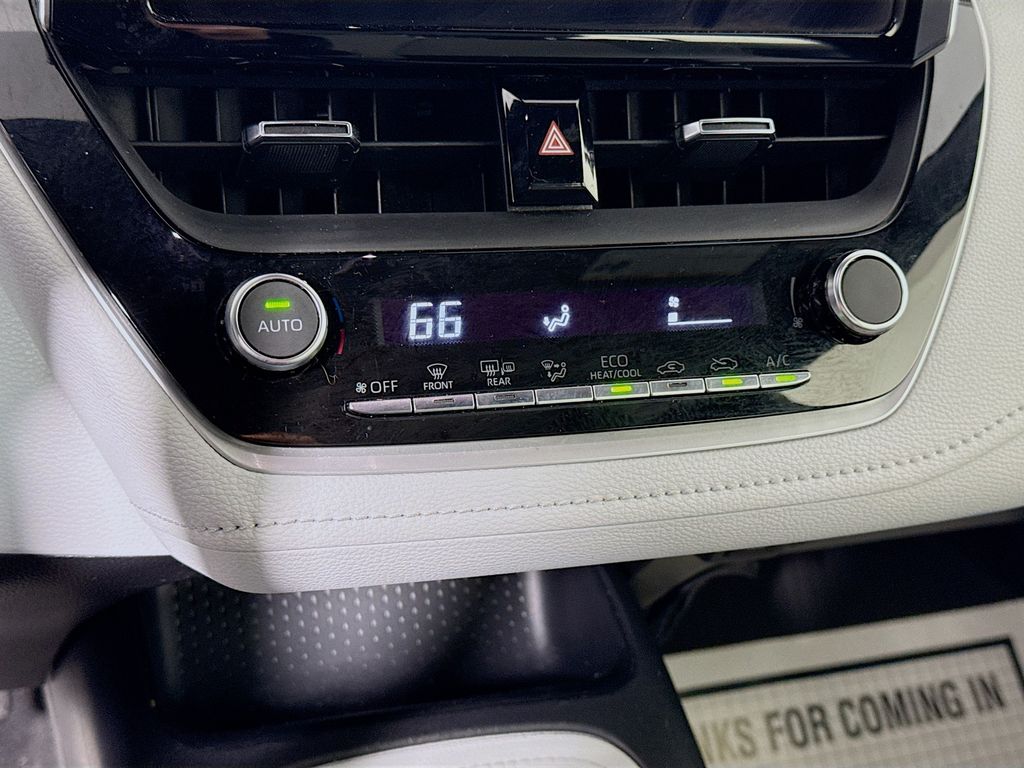 2023 Toyota Corolla SE Image 24 of 28