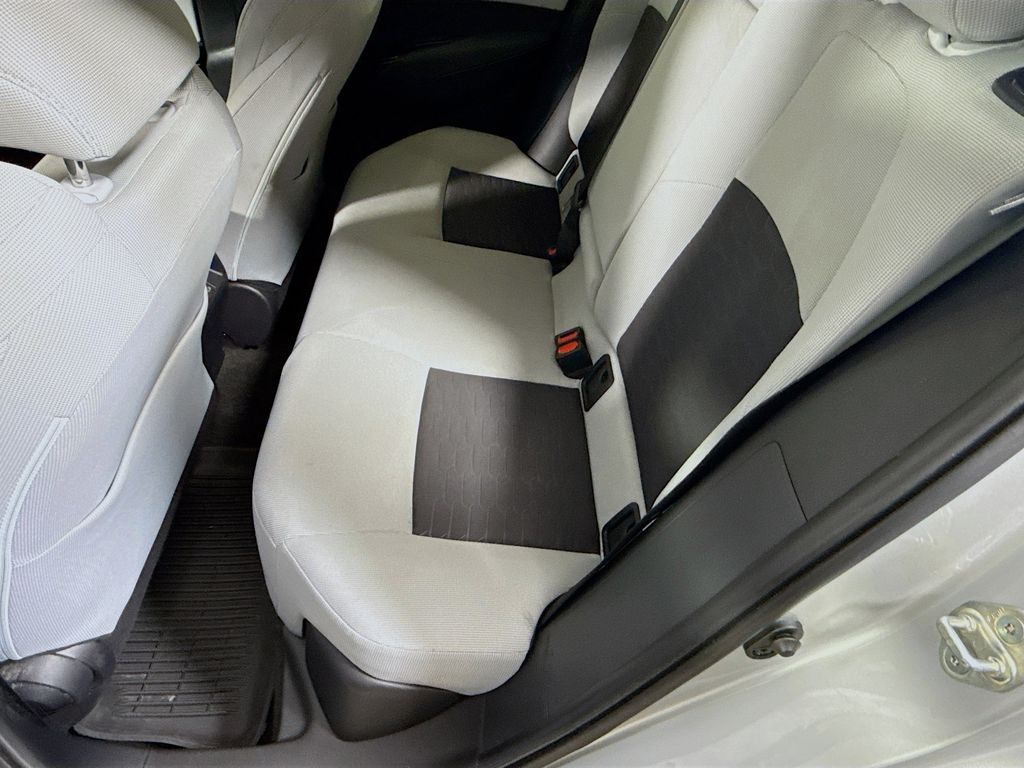 2023 Toyota Corolla SE Image 25 of 28