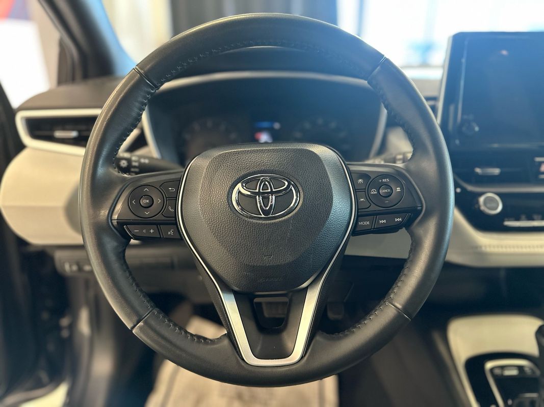 Vehicle image 19 of 34