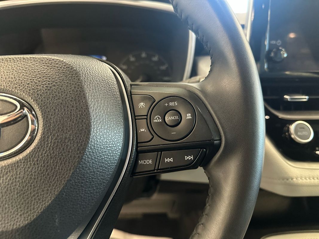 Vehicle image 21 of 34