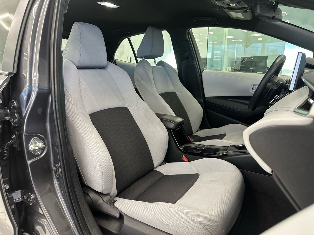 Vehicle image 16 of 34