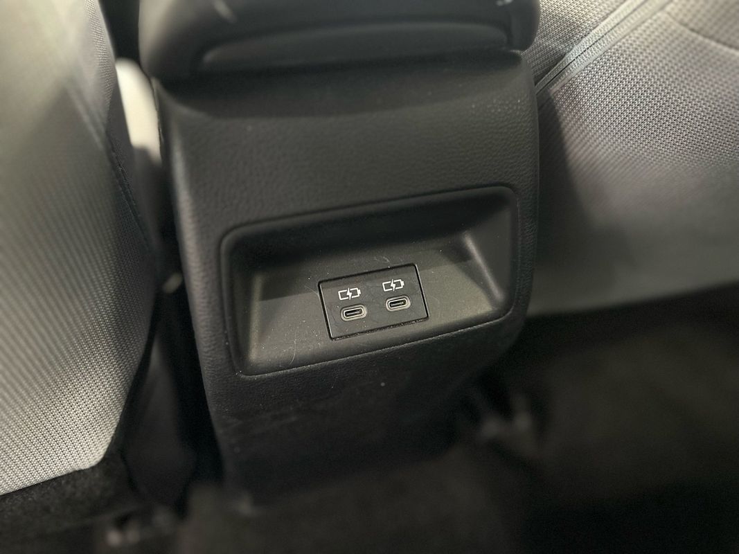 Vehicle image 25 of 34