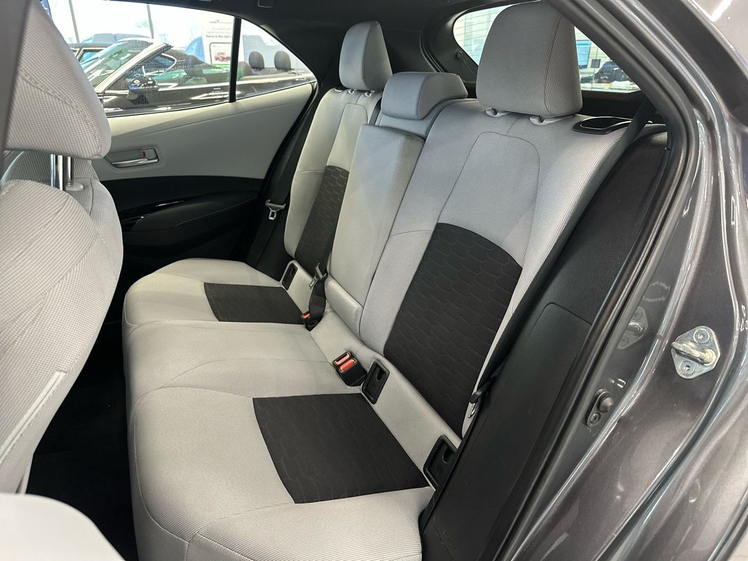 Vehicle image 17 of 34