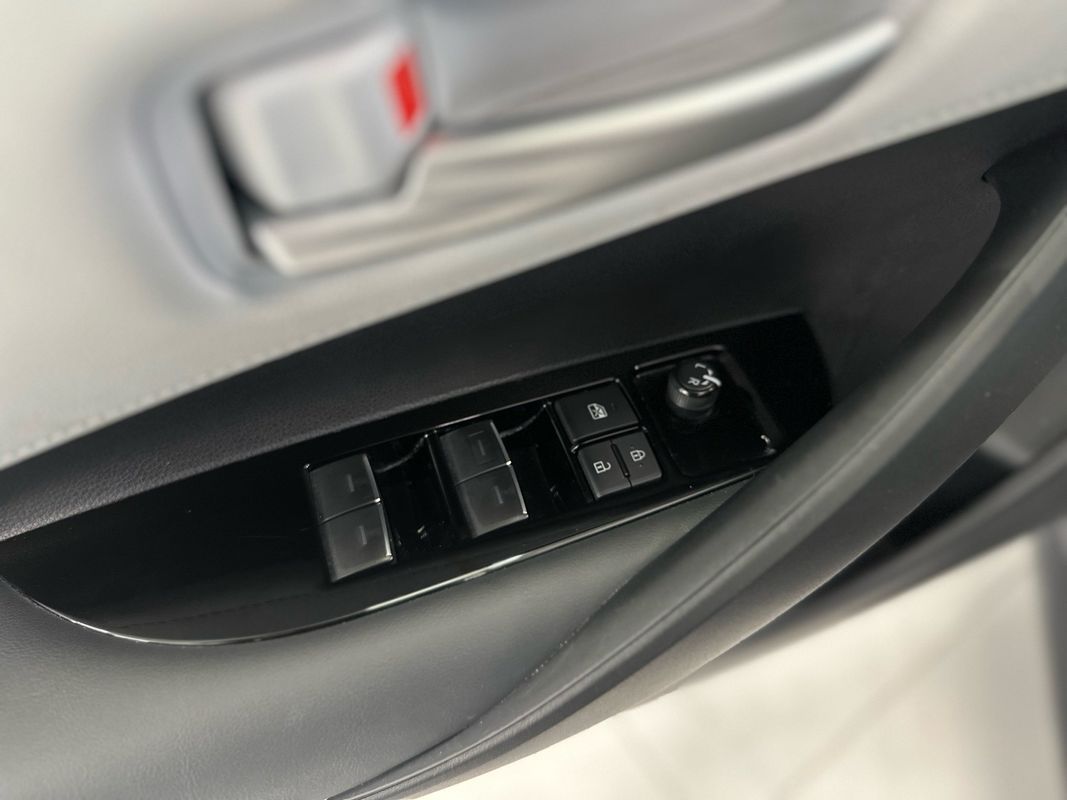 Vehicle image 23 of 34