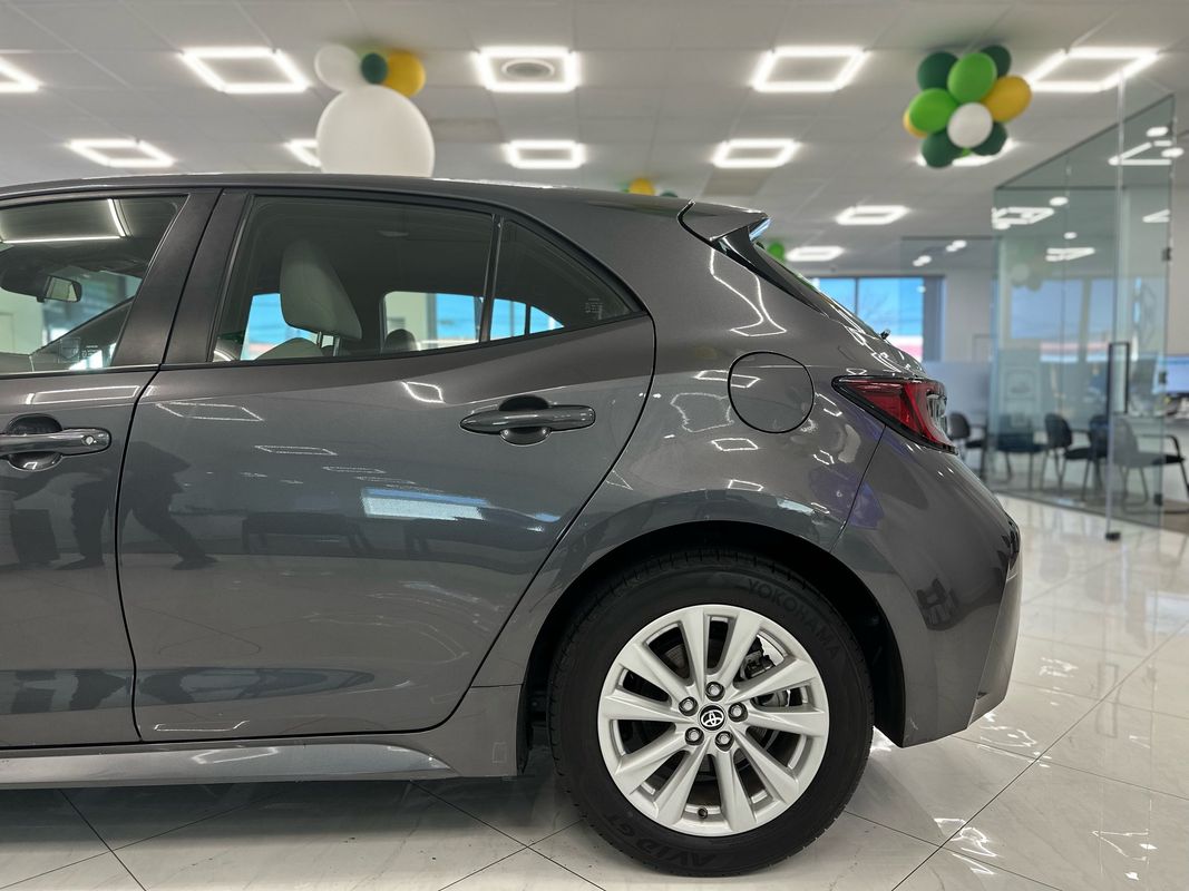 Vehicle image 6 of 34