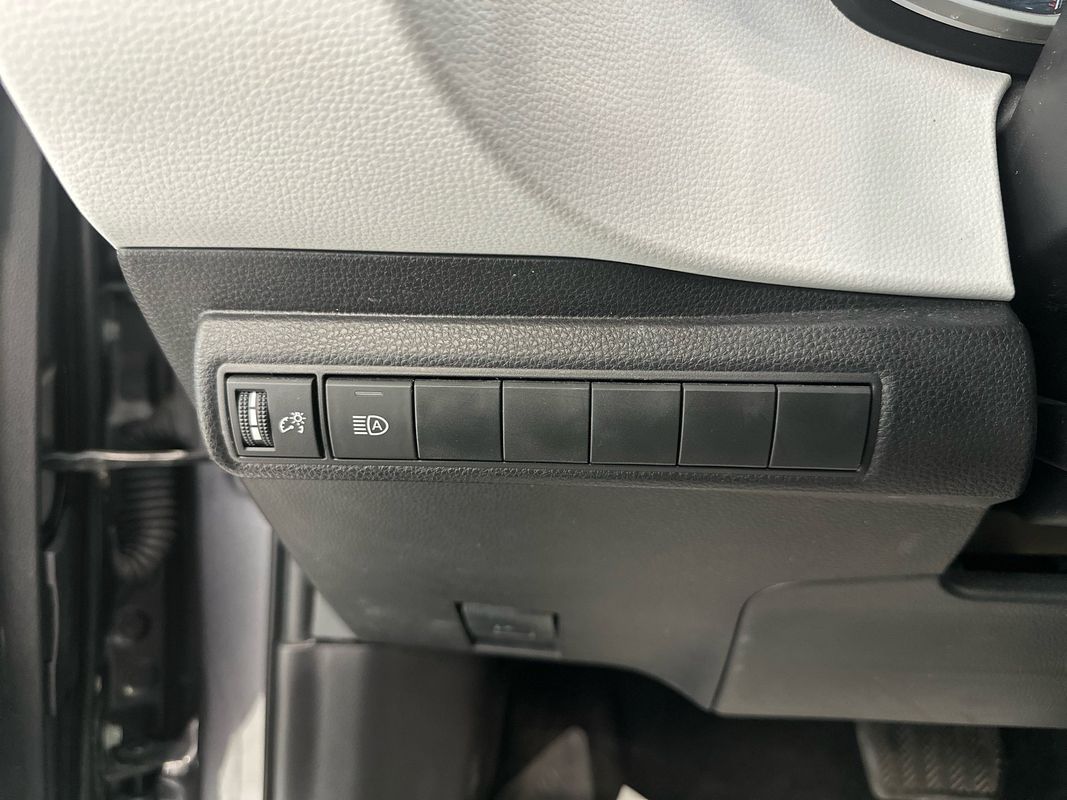 Vehicle image 26 of 34