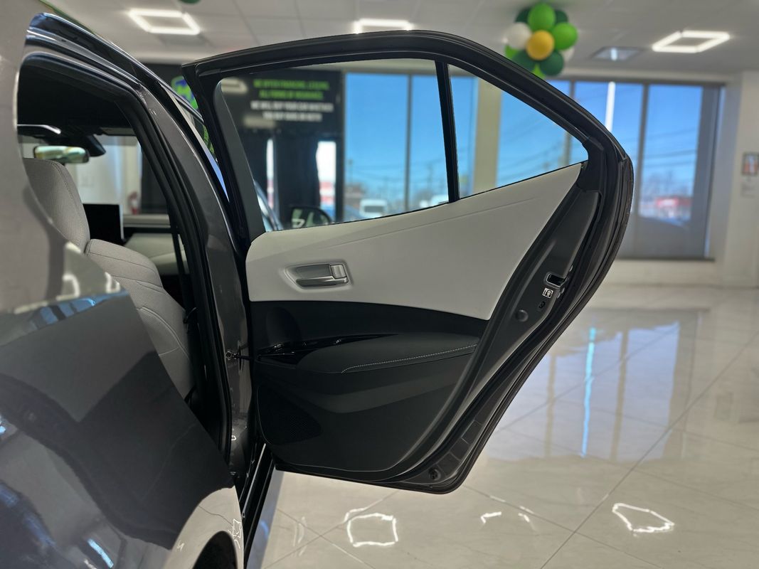 Vehicle image 33 of 34