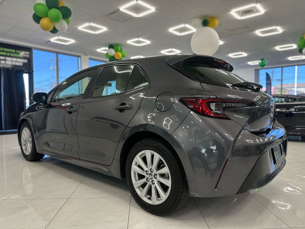 Vehicle image 9 of 34