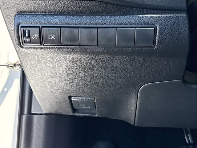 Vehicle image 31 of 55