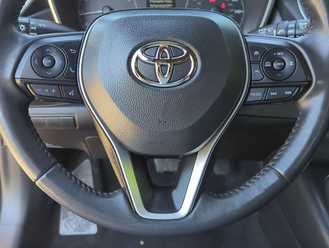Vehicle image 10 of 32