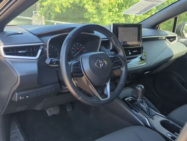 Vehicle image 9 of 32
