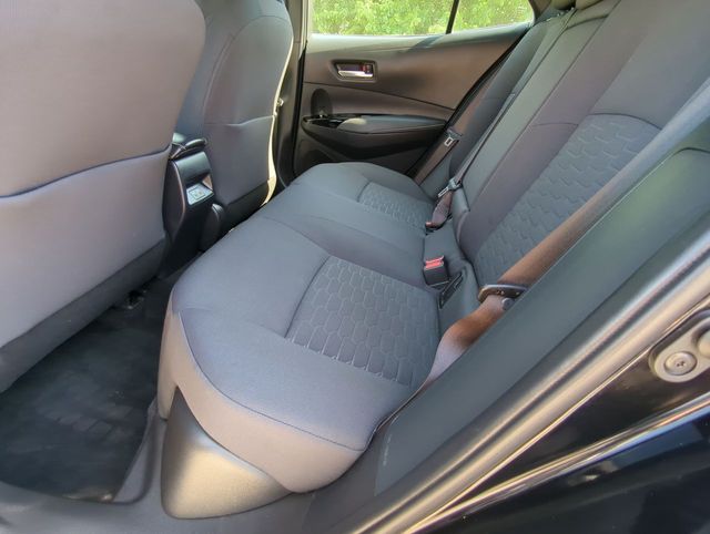 Vehicle image 23 of 32