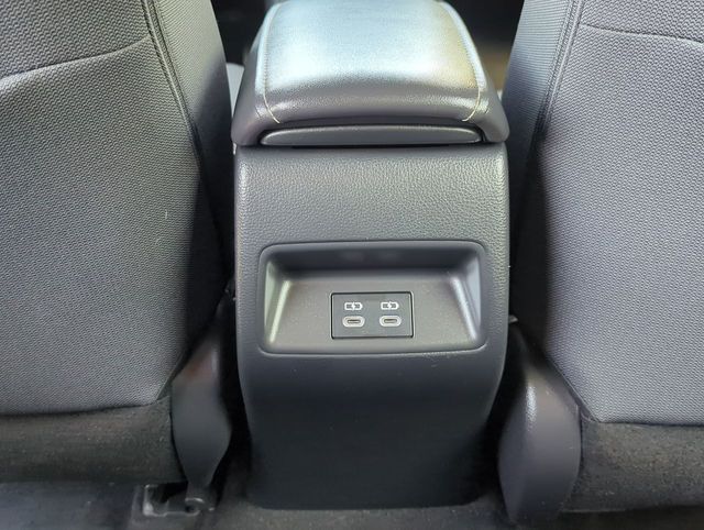Vehicle image 20 of 32