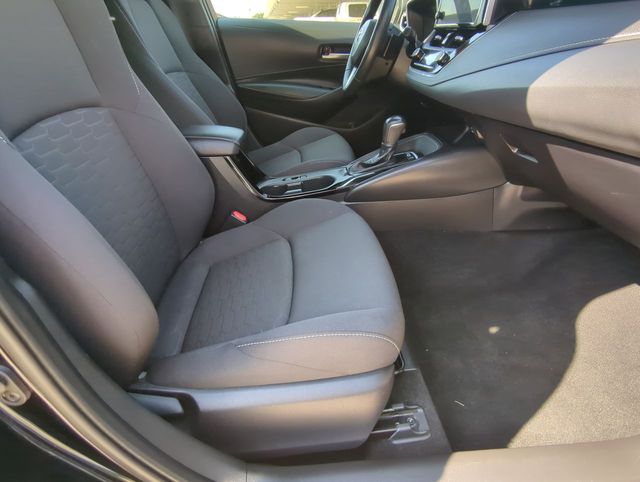 Vehicle image 26 of 32