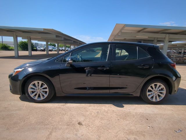 Vehicle image 2 of 32
