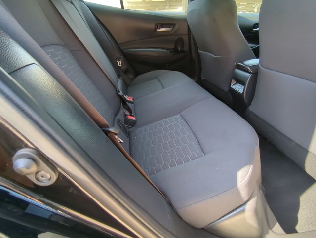 Vehicle image 25 of 32