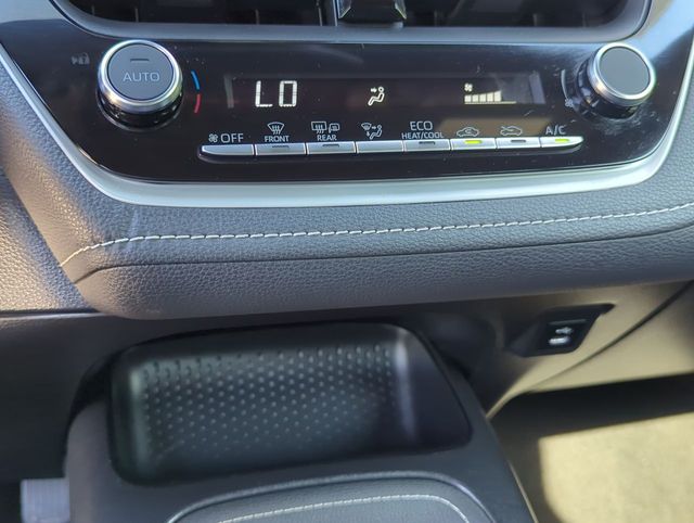 Vehicle image 16 of 32