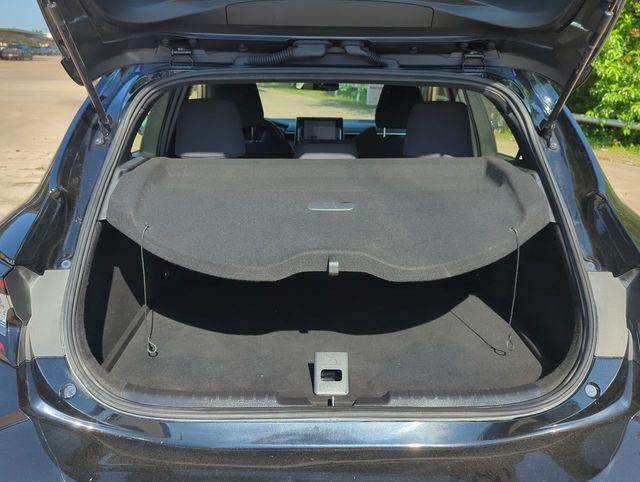 Vehicle image 24 of 32