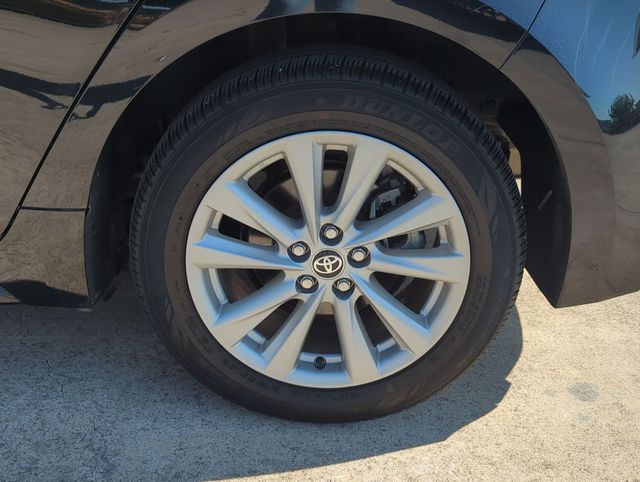 Vehicle image 8 of 32
