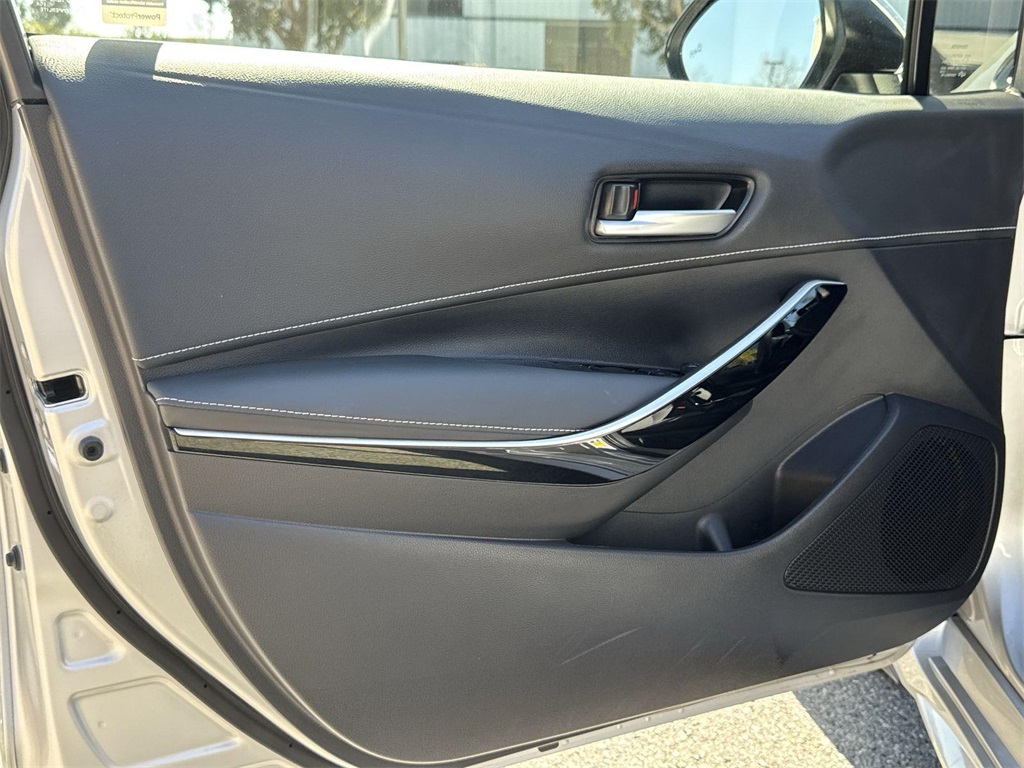 Vehicle image 24 of 37