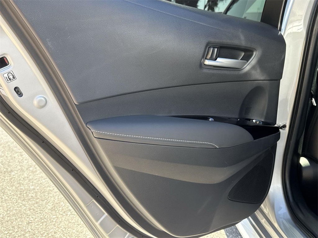 Vehicle image 29 of 37