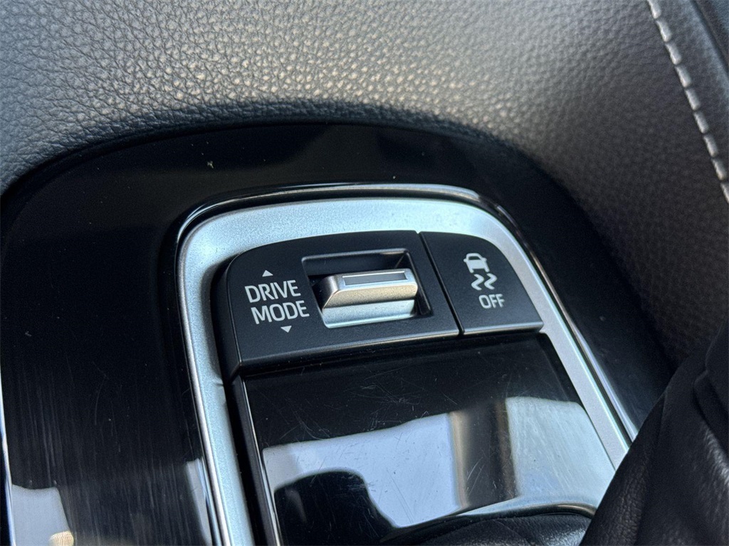 Vehicle image 21 of 37