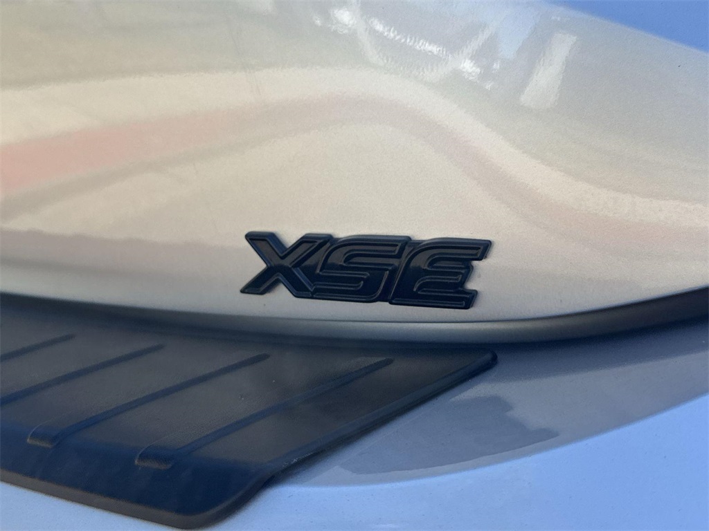 Vehicle image 32 of 37