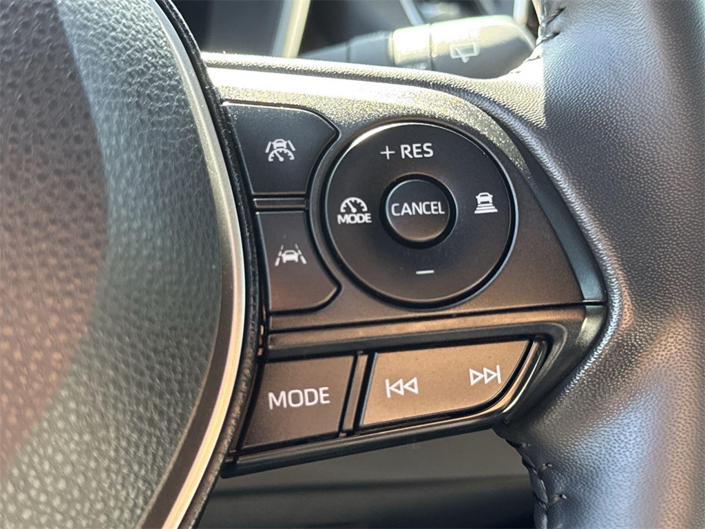 Vehicle image 23 of 37