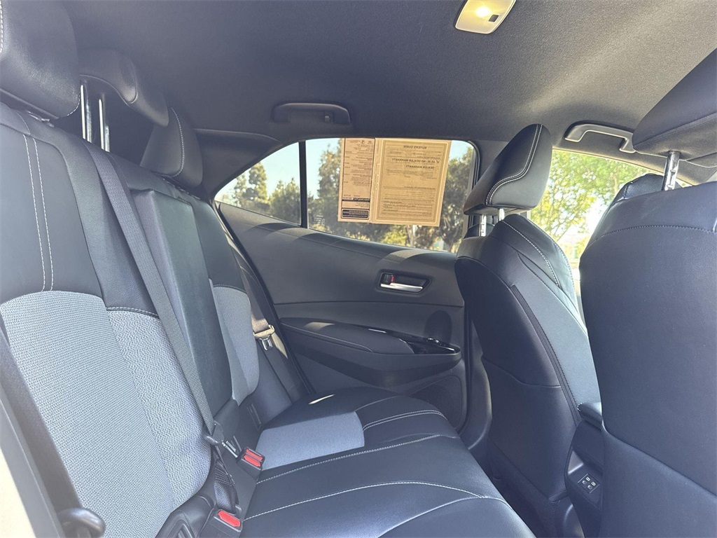 Vehicle image 33 of 37