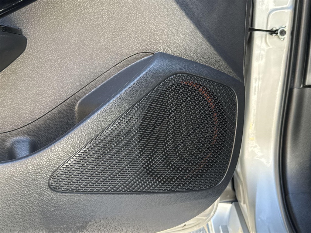 Vehicle image 25 of 37