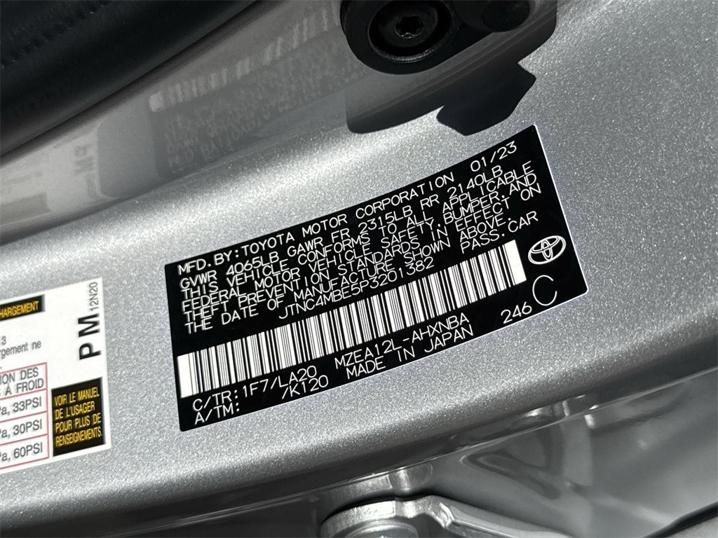 Vehicle image 10 of 37