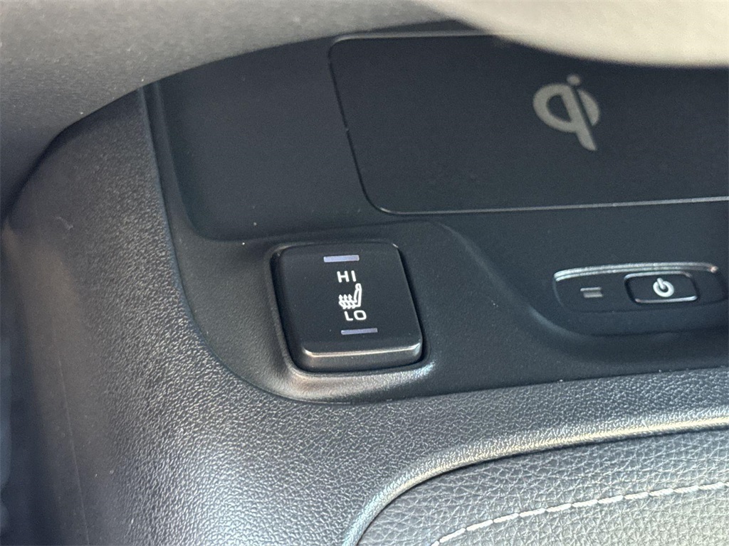 Vehicle image 22 of 37