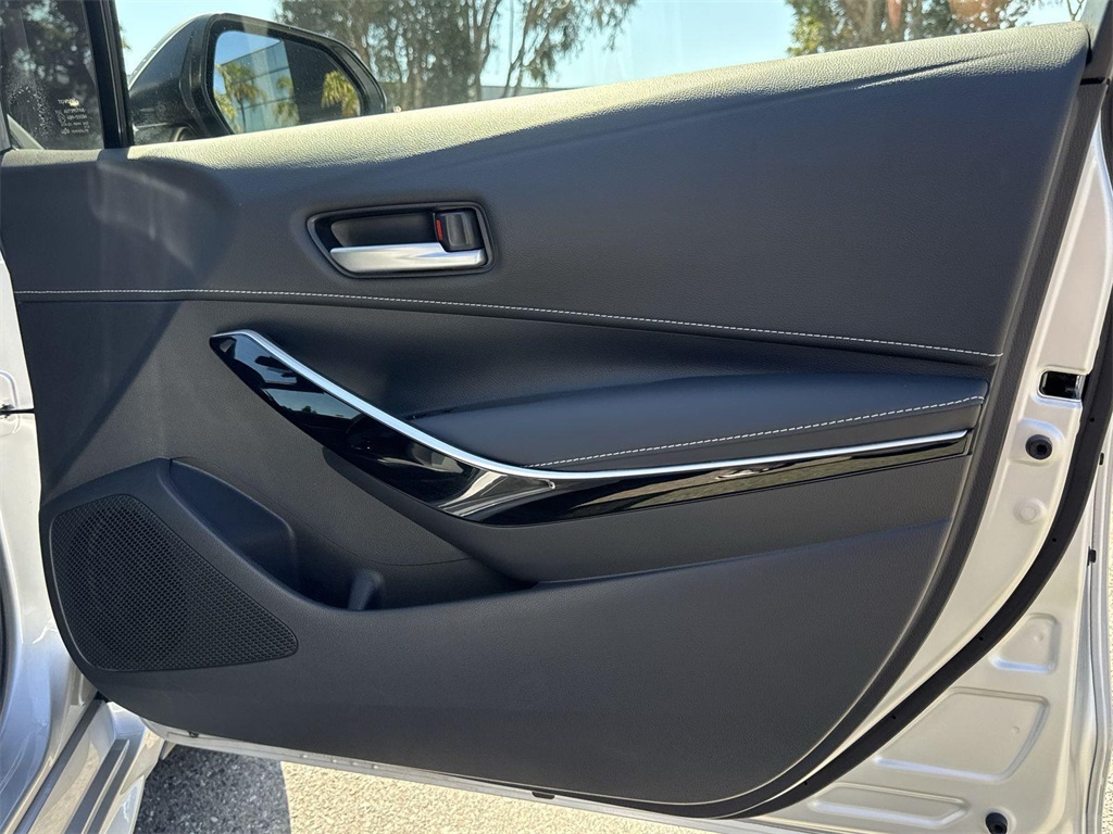 Vehicle image 34 of 37