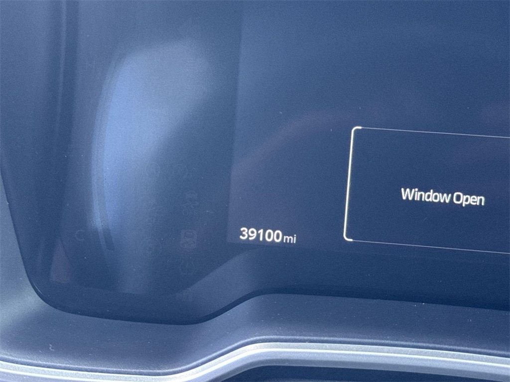 Vehicle image 20 of 37